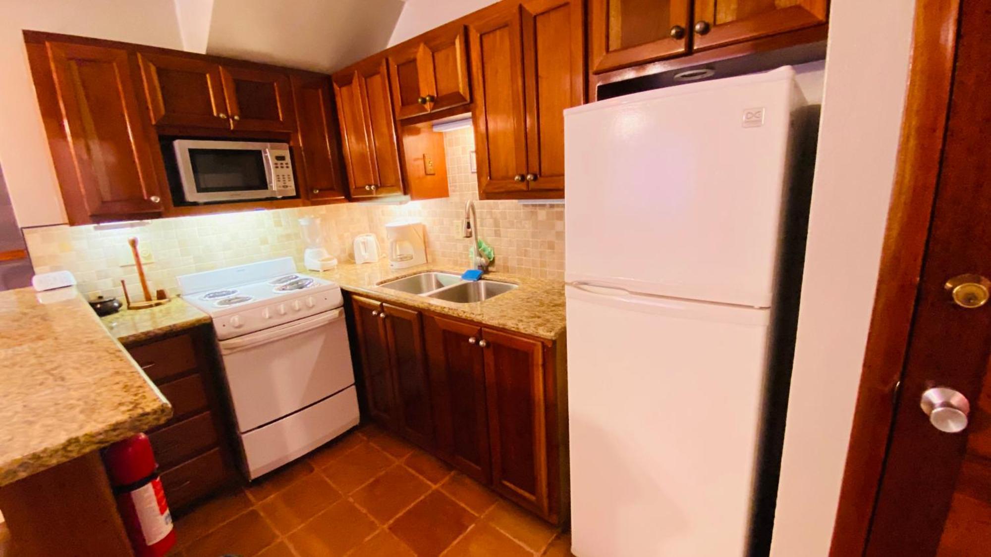 Tradewinds Paradise Villas San Pedro  Eksteriør billede